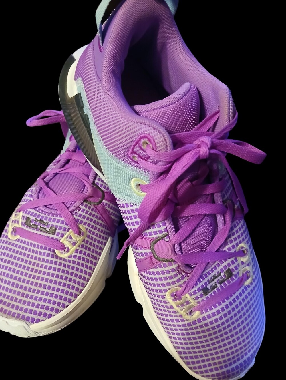 Nike LeBron Witness 7 'Fuchsia Dream' Basketball Shoes1
